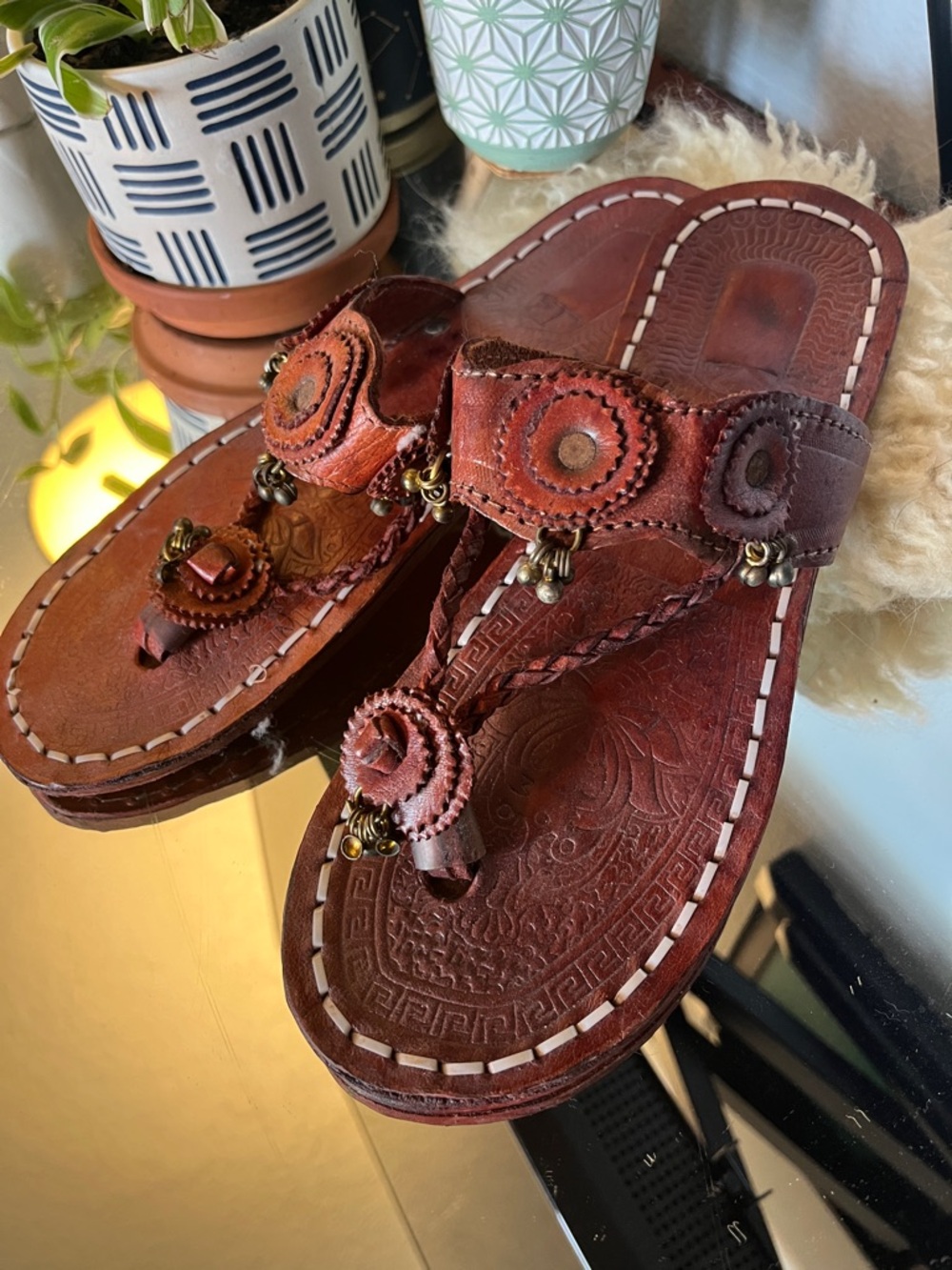 Hand Crafted Rustic Brown Leather Decorative Toe-Post Sandals
